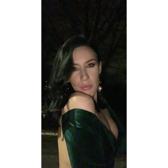 Gorgeous elegant teal gown - Picture 2 of 4